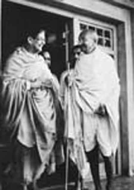 Gandhiji with Achariya Kshitimohan Sen at Vidyabhawan.jpg